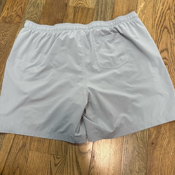 Gray Athletic Shorts with Elastic Waistband - Picture 3 of 3